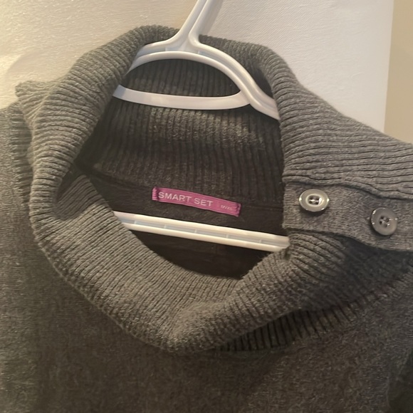 Smart Set Gray Oversized Collar Top - Picture 2 of 6